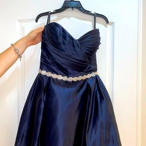 Prom Dress looks like new
